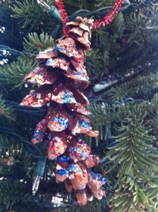 pinecone homemade ornament, christmas tree ornament craft for kids using pine cones, ornament craft for kids