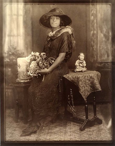 "Evening Attire," 1922, by Van Der Zee, in the collection of the Smithsonian American Art Museum