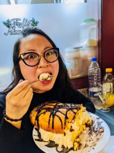 Qing eating pie